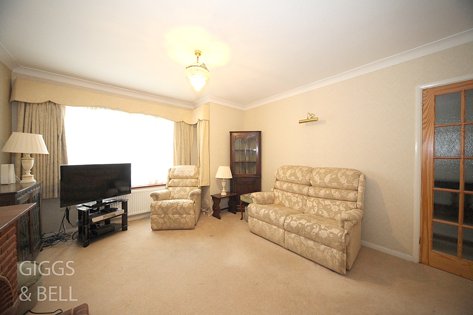 4 bed semi-detached house for sale in Bushmead Road, Luton  - Property Image 4