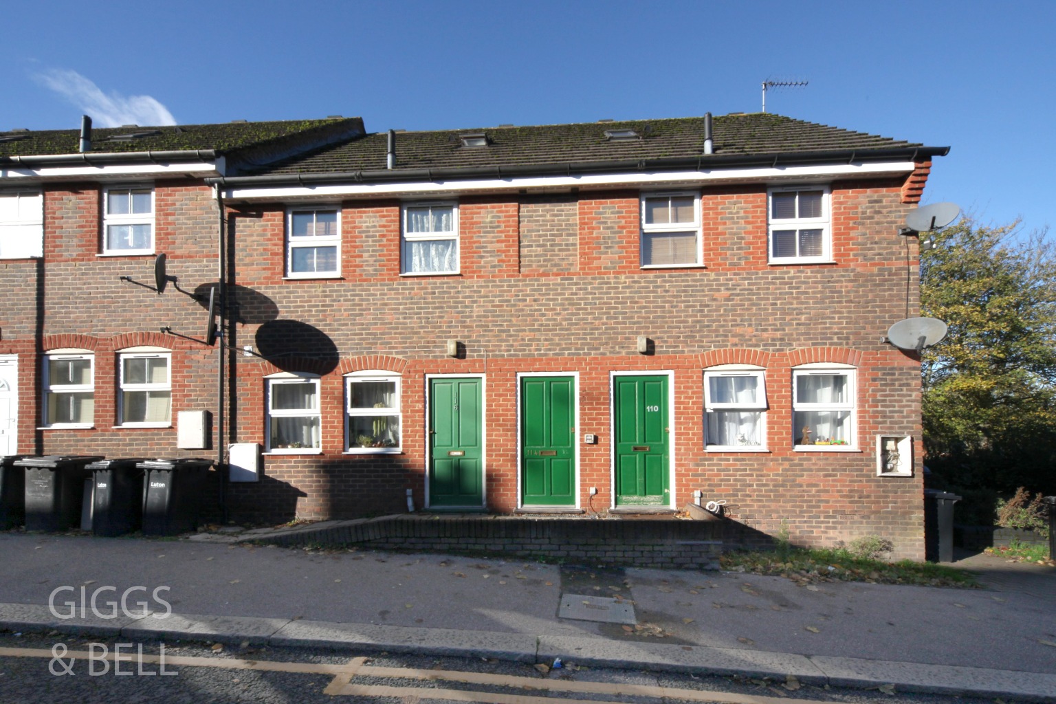 2 bed flat for sale in Albert Road, Luton 0