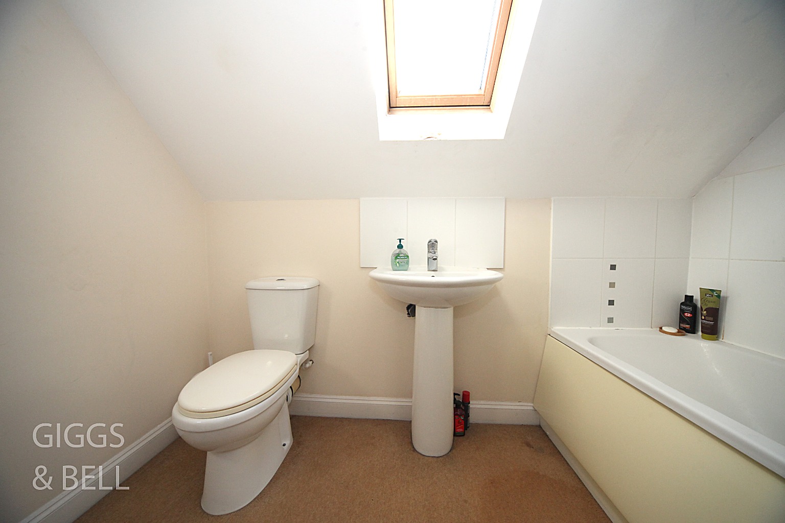 2 bed flat for sale in Albert Road, Luton 9