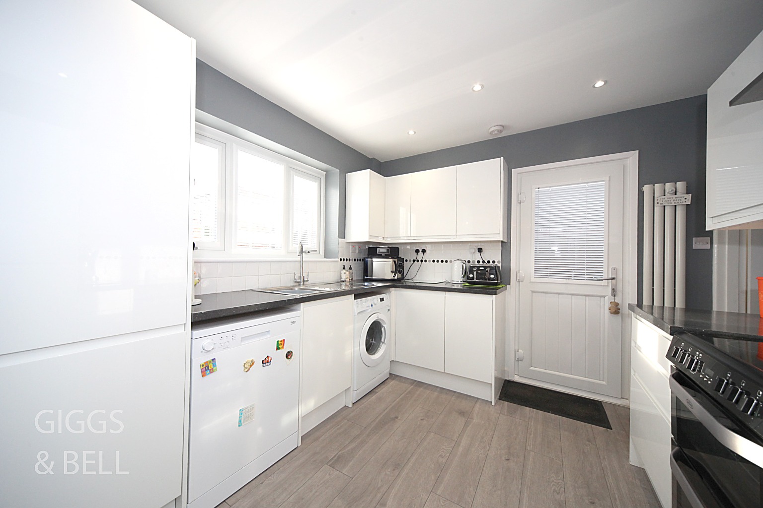 3 bed semi-detached house for sale in Exton Avenue, Luton 9