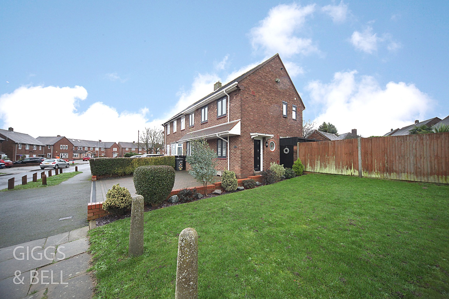 3 bed semi-detached house for sale in Exton Avenue, Luton  - Property Image 2