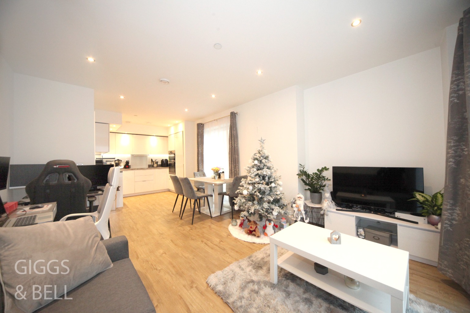 1 bed flat for sale, Luton  - Property Image 2