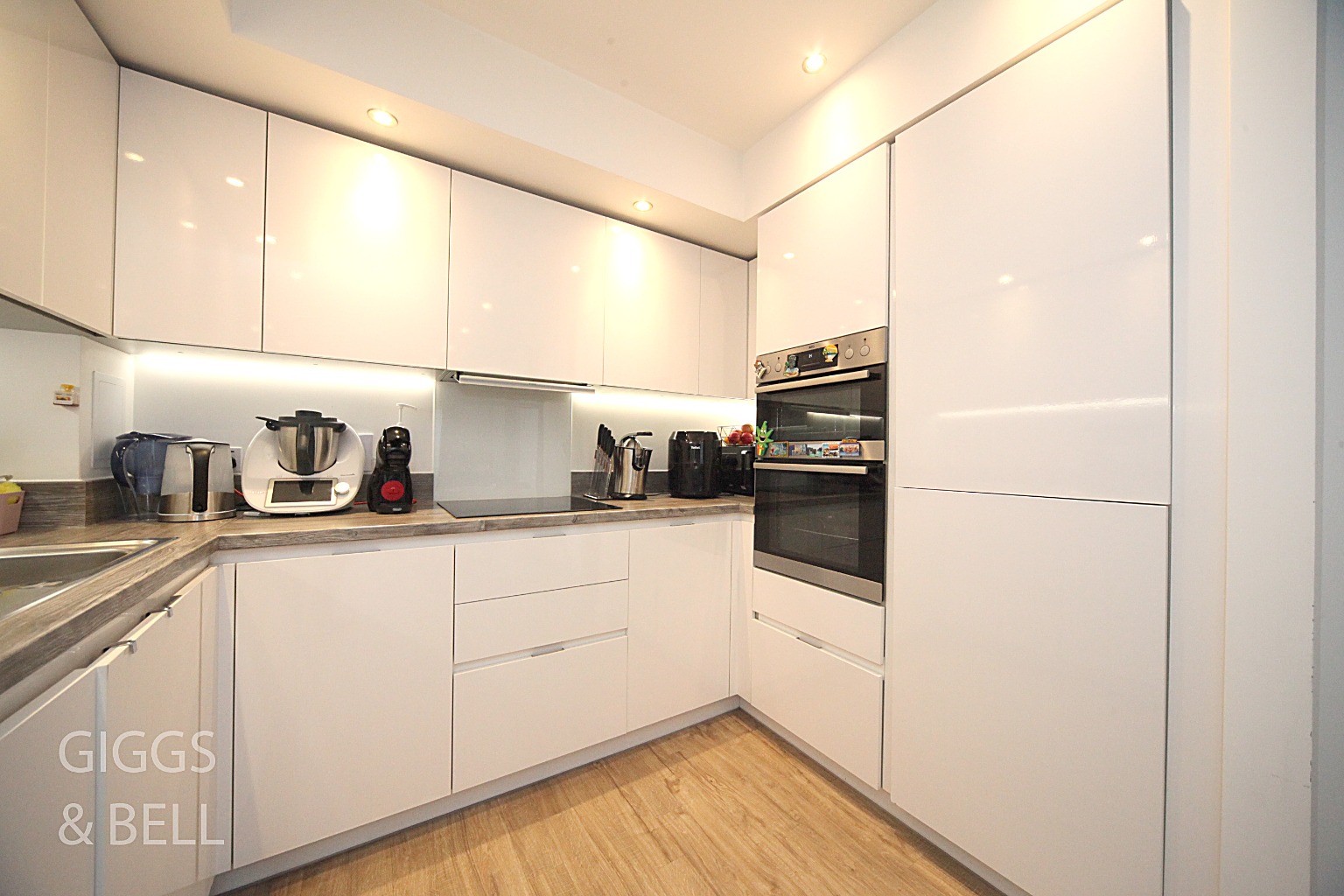 1 bed flat for sale, Luton 4