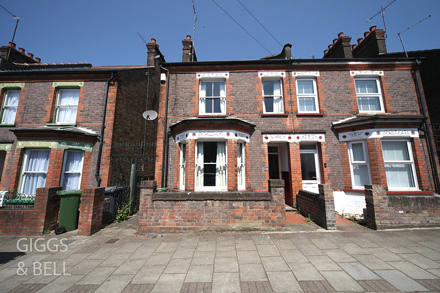 3 bed semi-detached house for sale in Reginald Street, Luton  - Property Image 1
