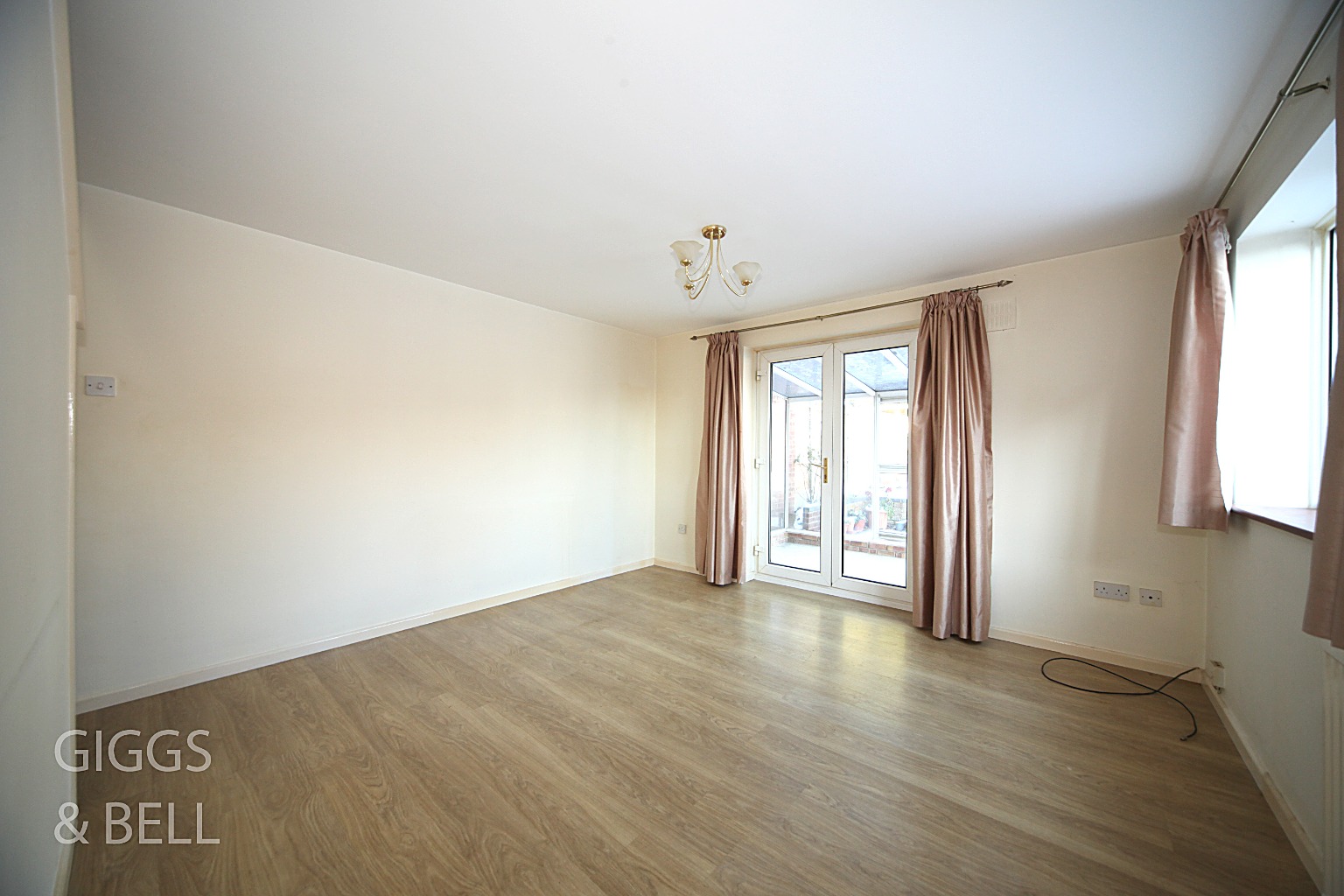 2 bed semi-detached house for sale in Linbridge Way, Luton  - Property Image 6