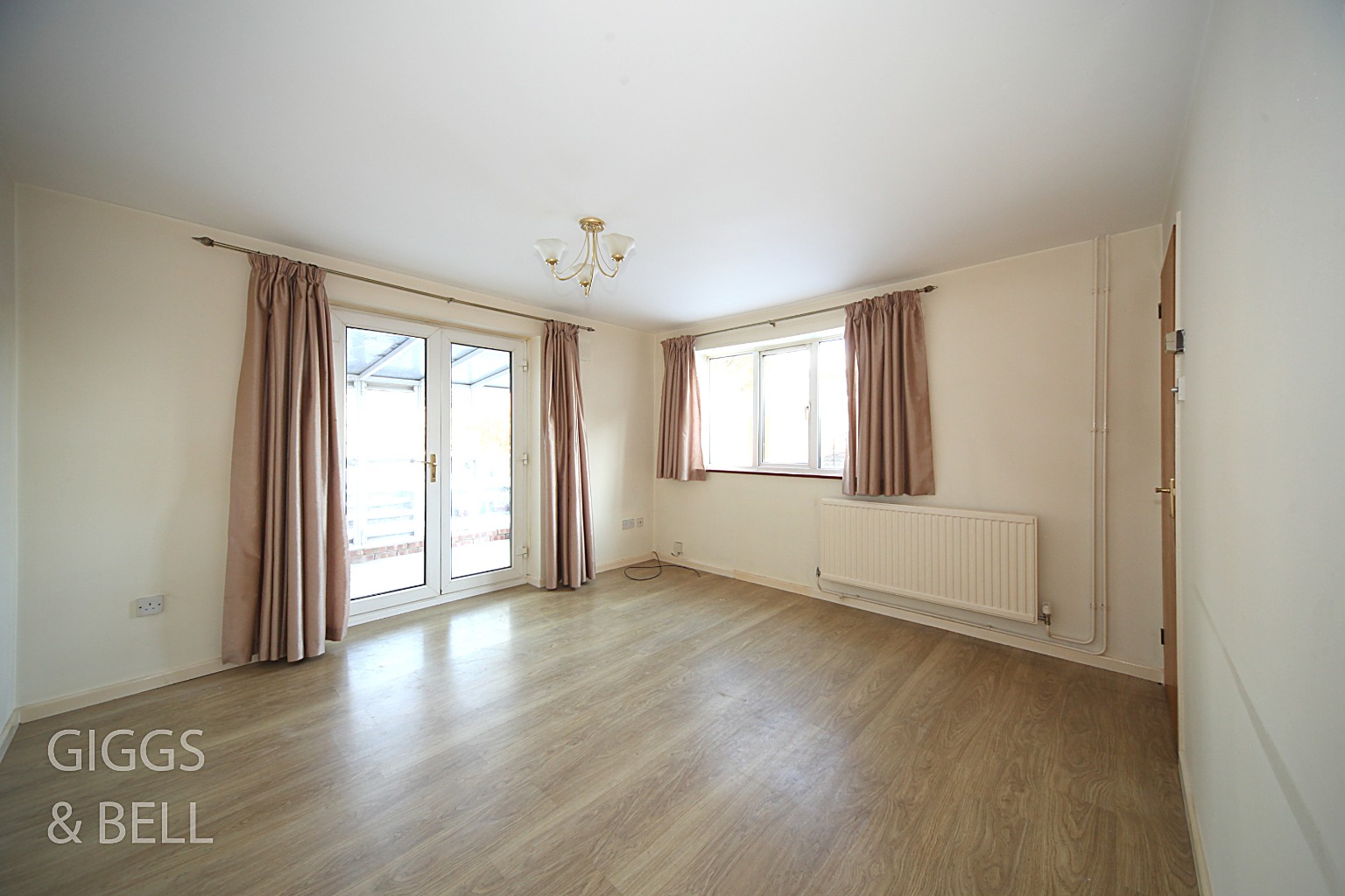 2 bed semi-detached house for sale in Linbridge Way, Luton  - Property Image 5