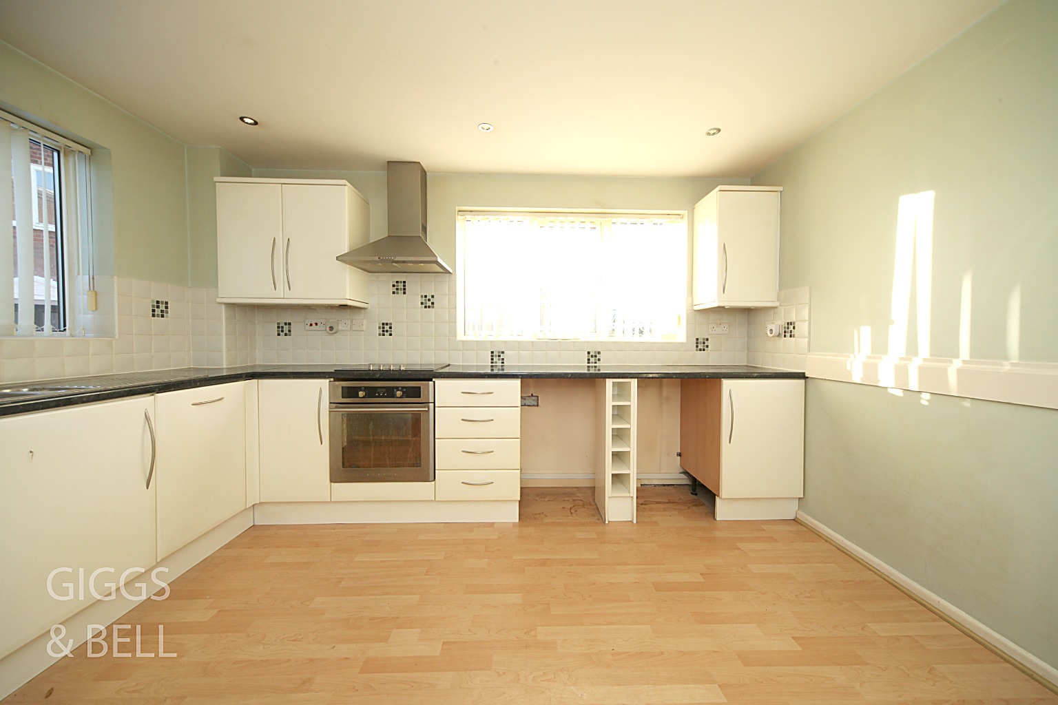 2 bed semi-detached house for sale in Linbridge Way, Luton  - Property Image 2