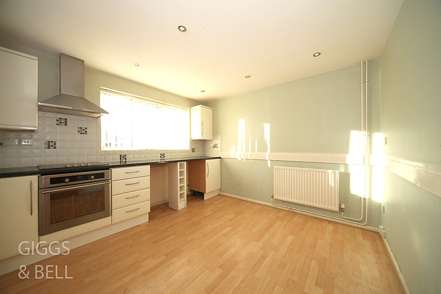 2 bed semi-detached house for sale in Linbridge Way, Luton  - Property Image 3