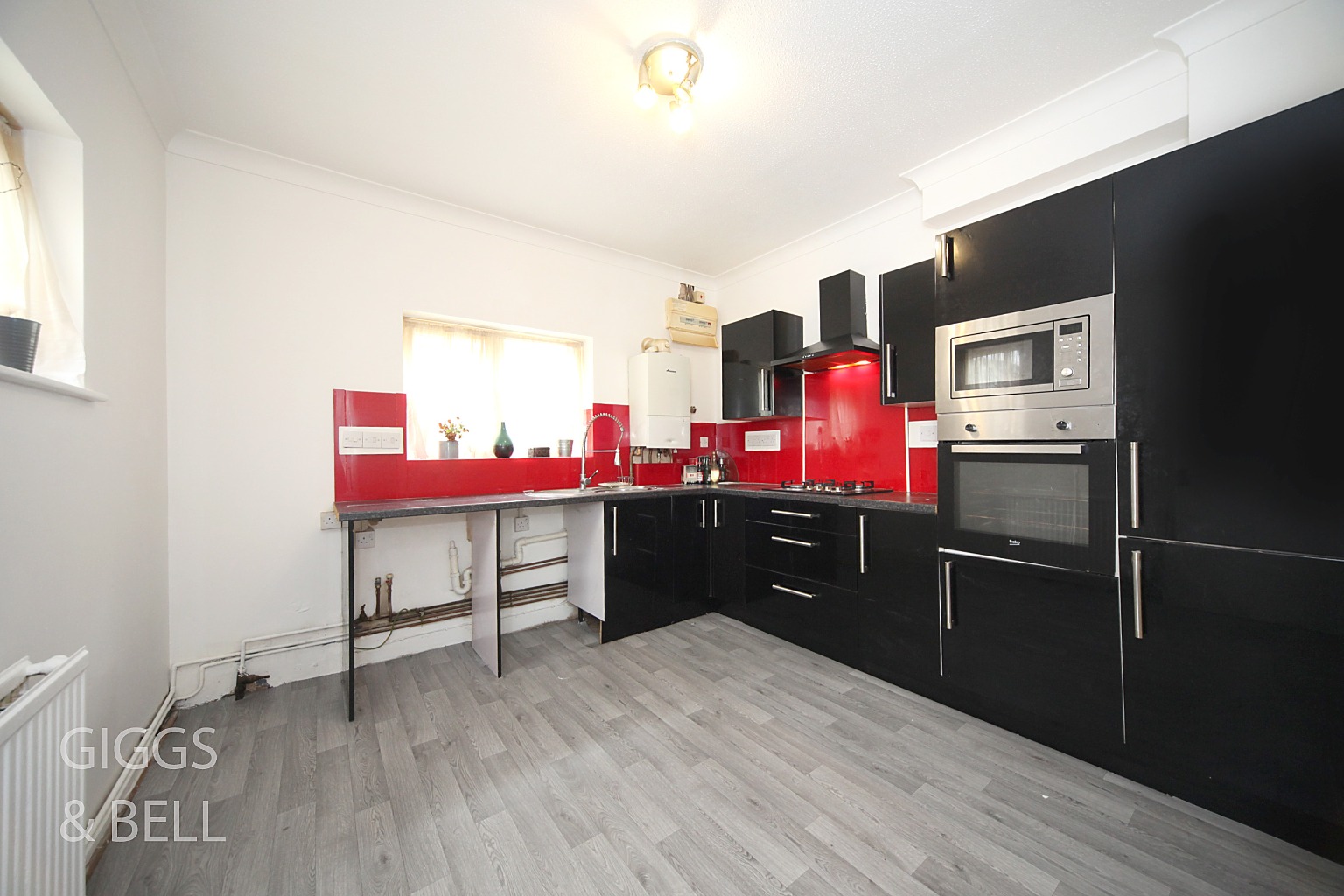 2 bed detached house for sale in Clarendon Road, Luton 1