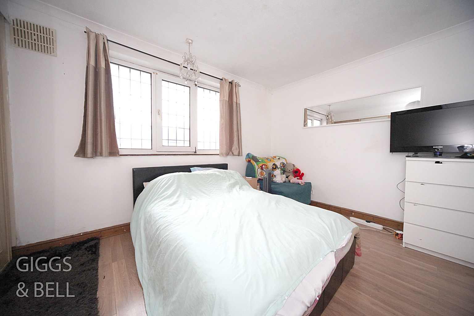 2 bed terraced house for sale in Peartree Road, Luton 6