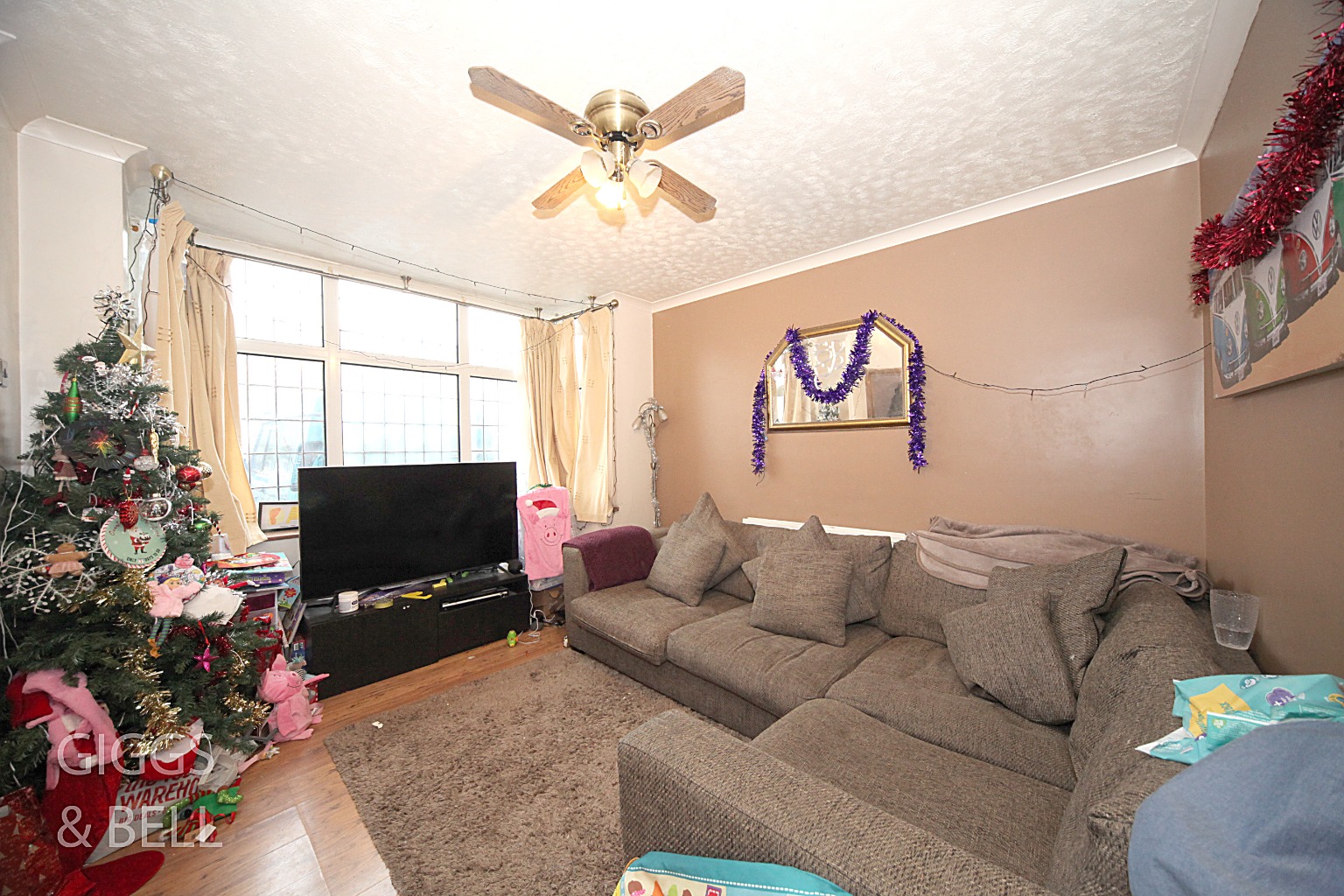 2 bed terraced house for sale in Peartree Road, Luton 1
