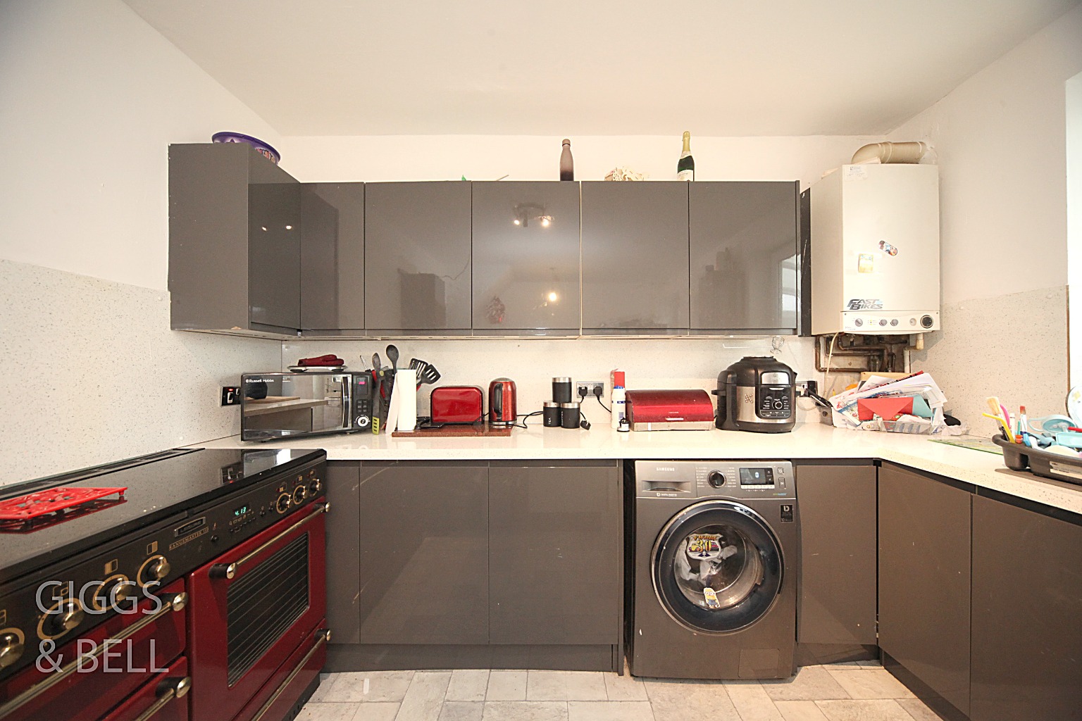 2 bed terraced house for sale in Peartree Road, Luton 2