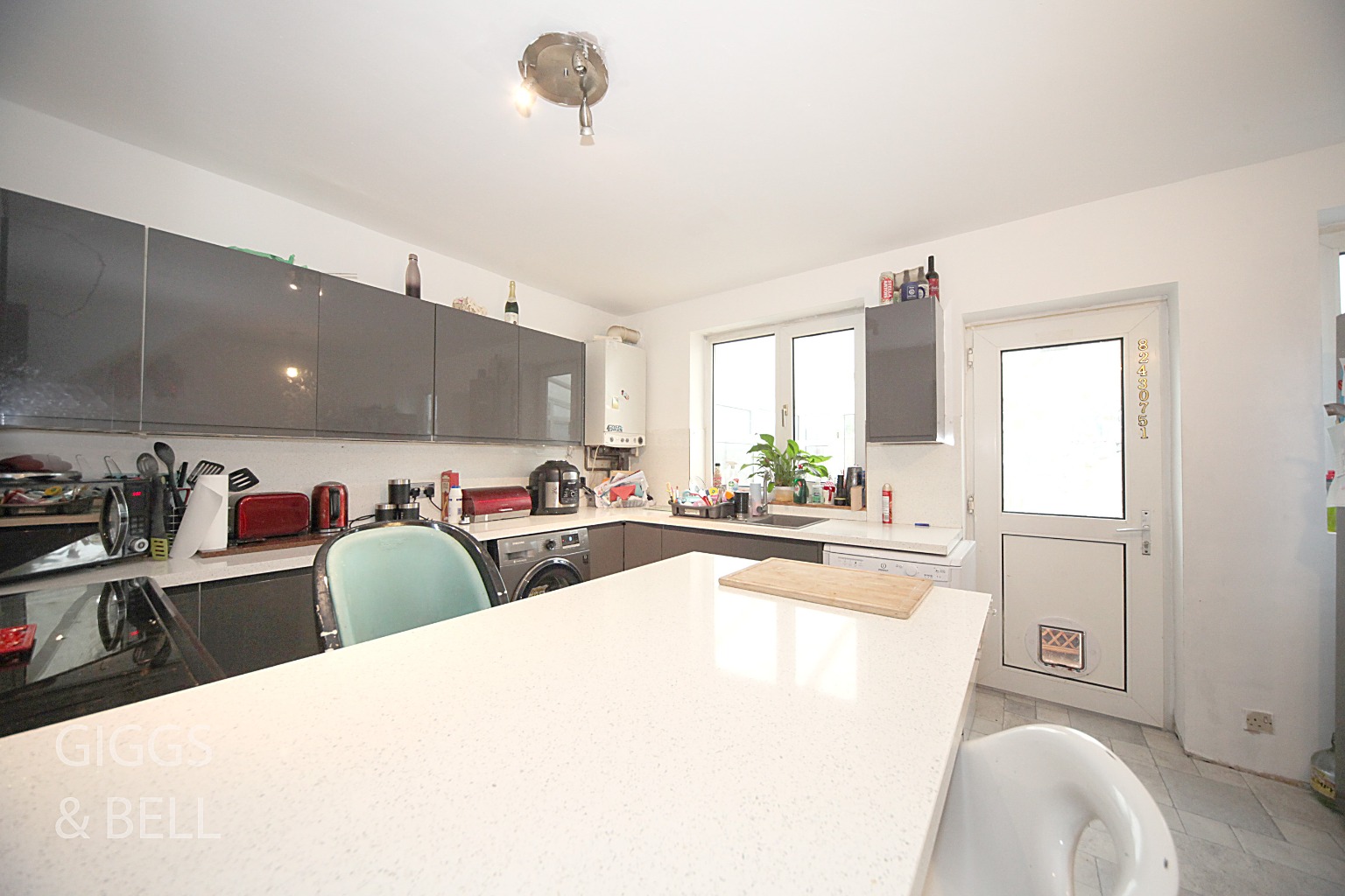 2 bed terraced house for sale in Peartree Road, Luton 4