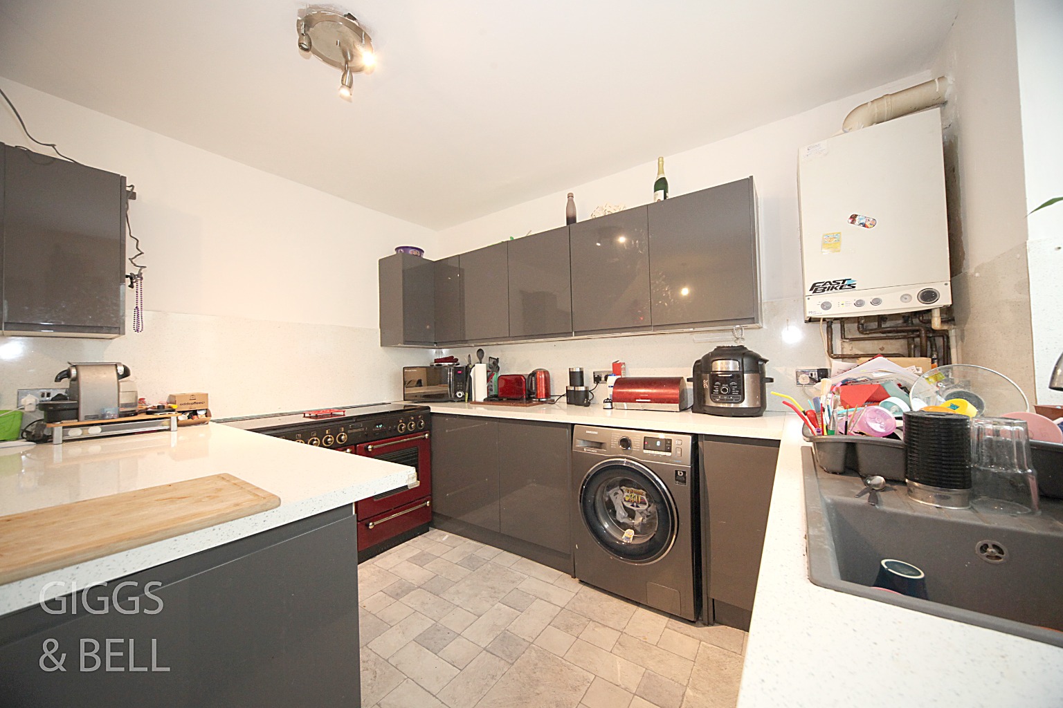 2 bed terraced house for sale in Peartree Road, Luton 3