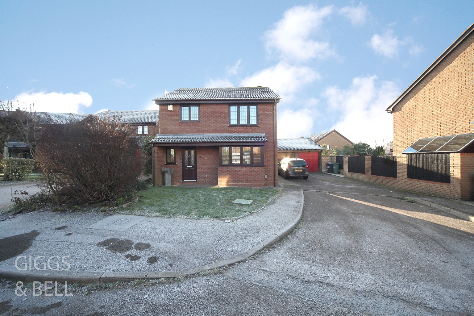 3 bed detached house for sale in Fernheath, Luton 1