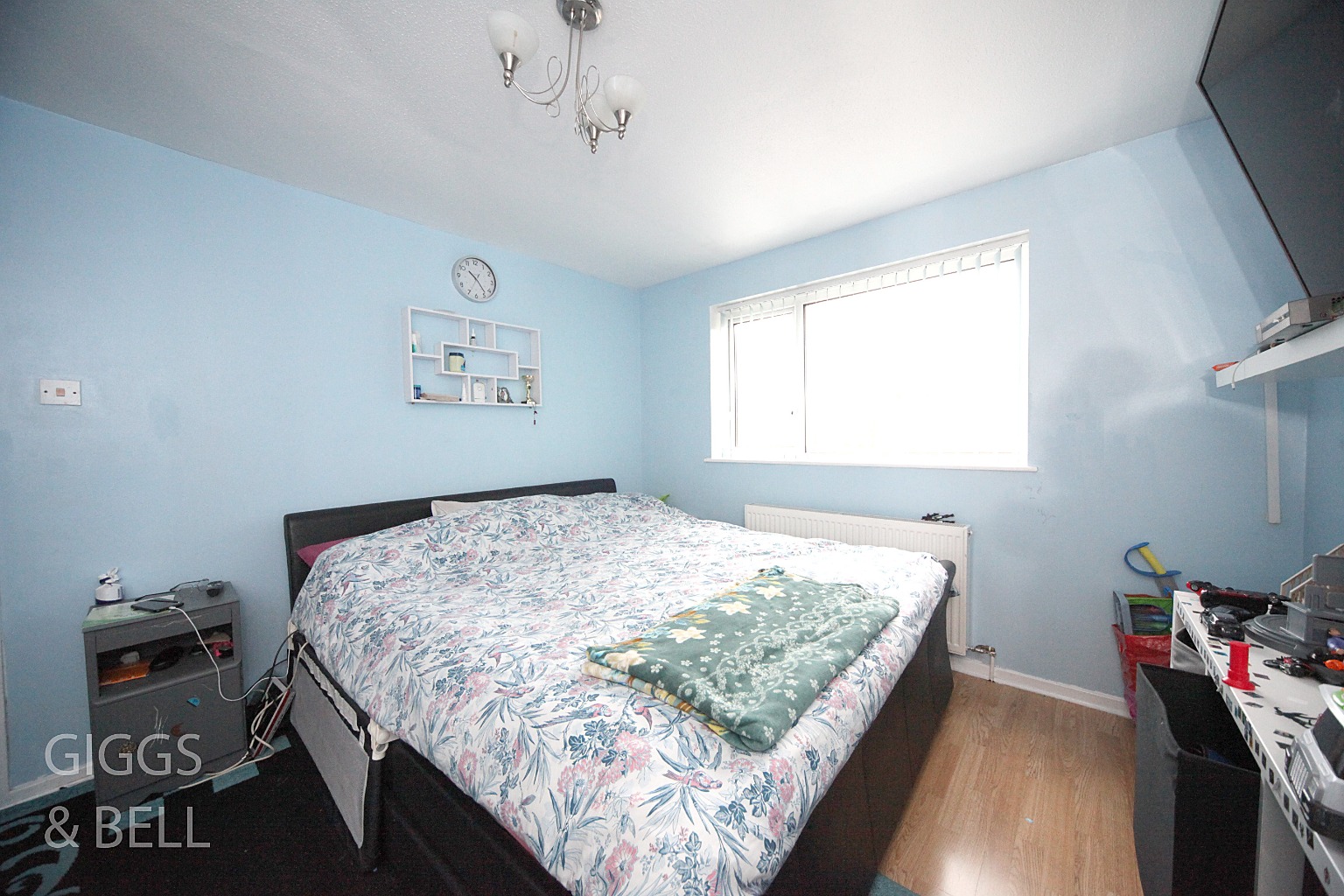 3 bed terraced house for sale in Bromley Gardens, Dunstable 7