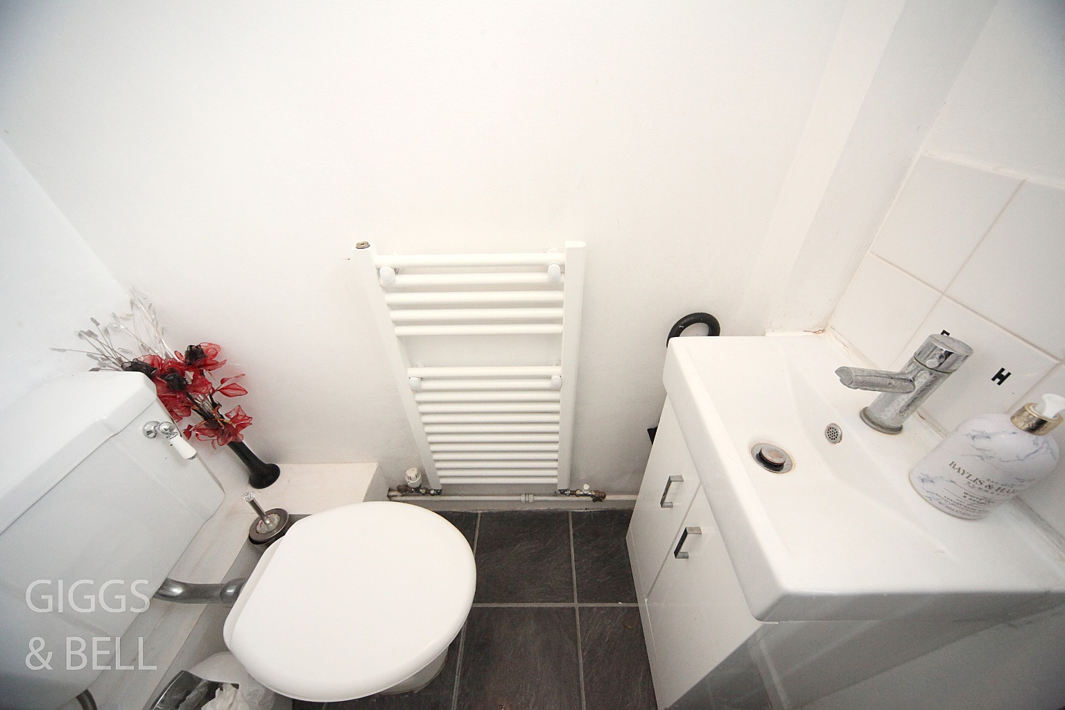 3 bed terraced house for sale in Bromley Gardens, Dunstable 6