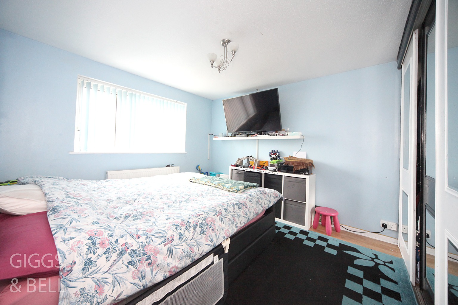 3 bed terraced house for sale in Bromley Gardens, Dunstable 8