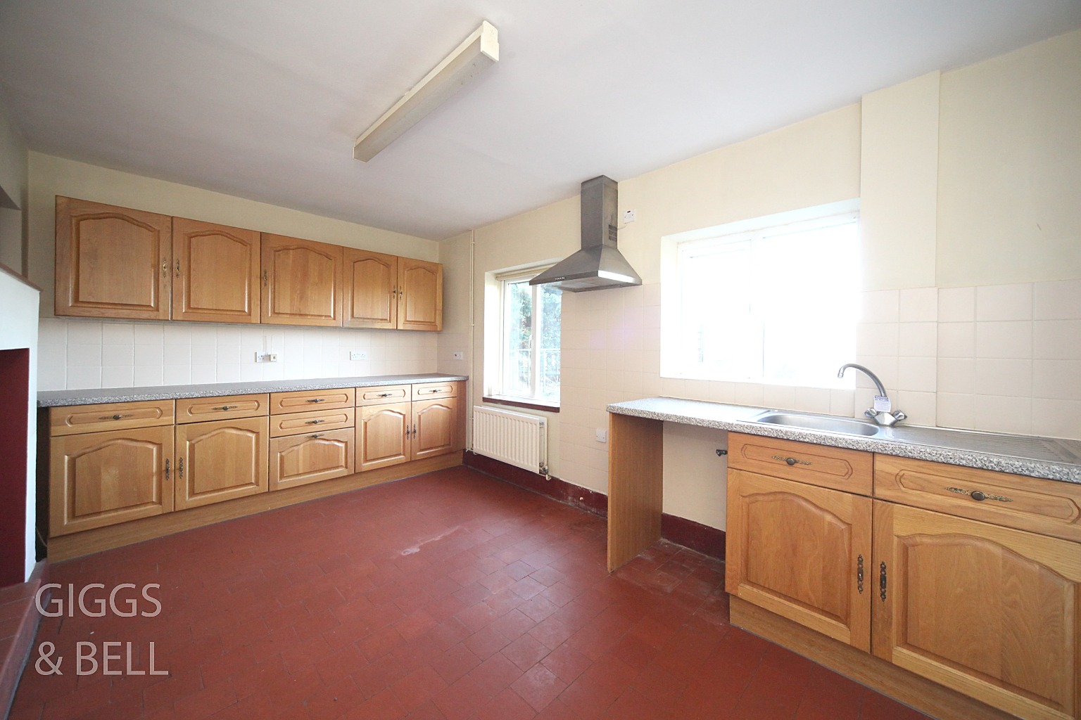 3 bed cottage for sale in West Street, Luton 4