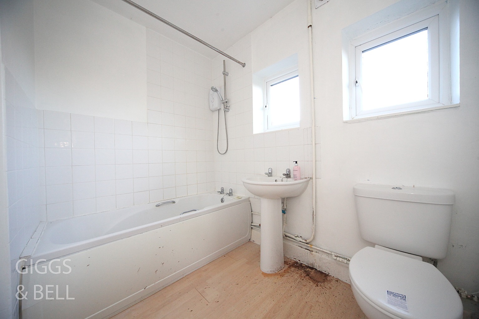 3 bed cottage for sale in West Street, Luton 13