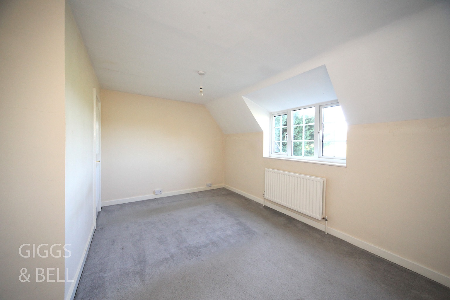 3 bed cottage for sale in West Street, Luton 8