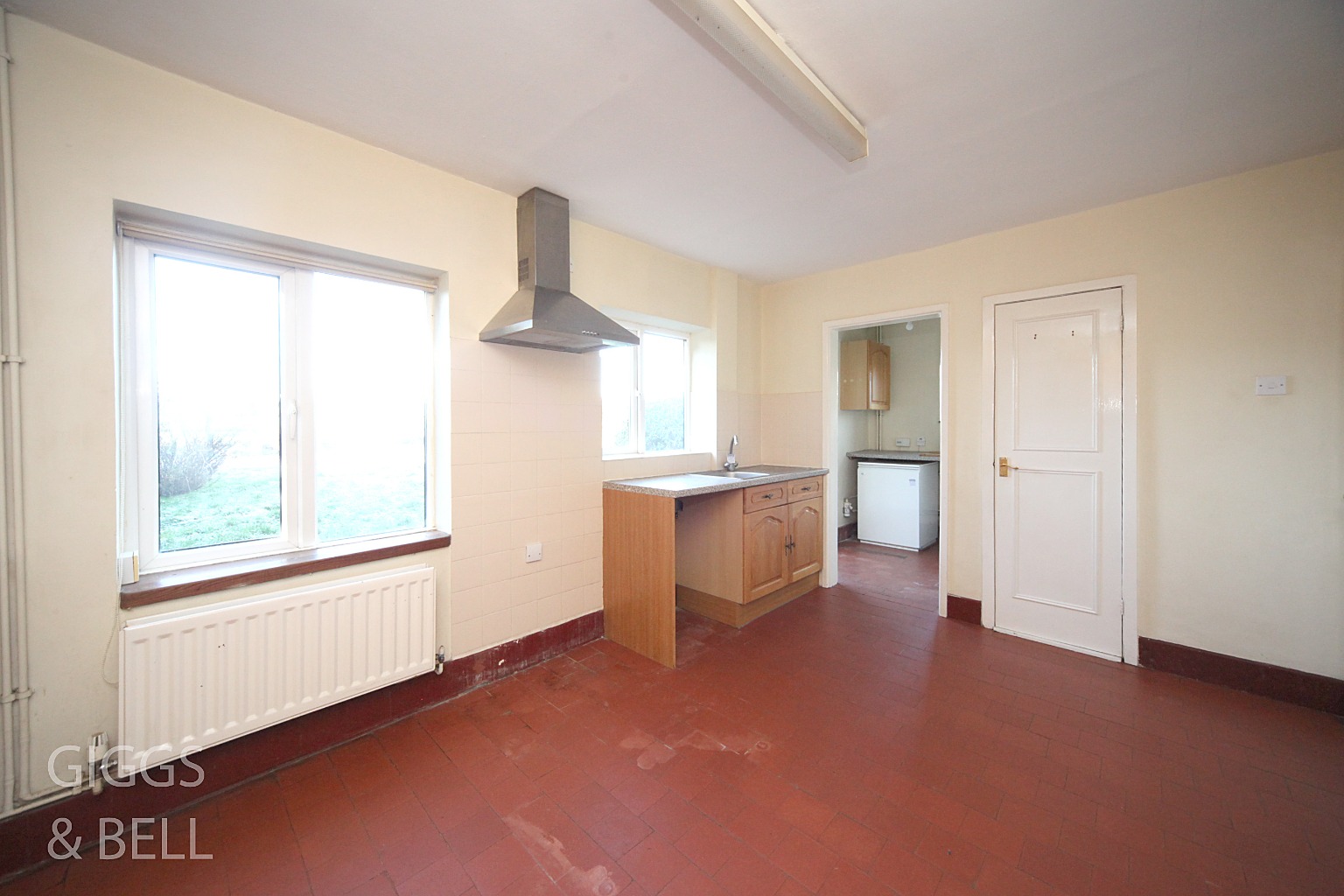 3 bed cottage for sale in West Street, Luton 3