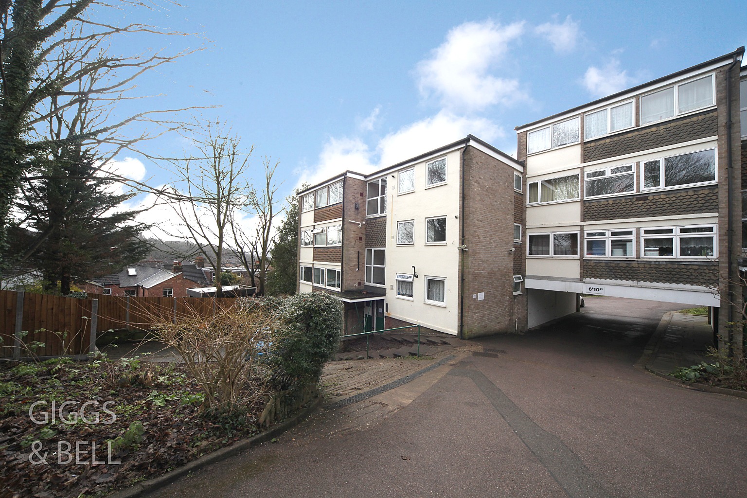 2 bed flat for sale in Richmond Hill, Luton  - Property Image 1