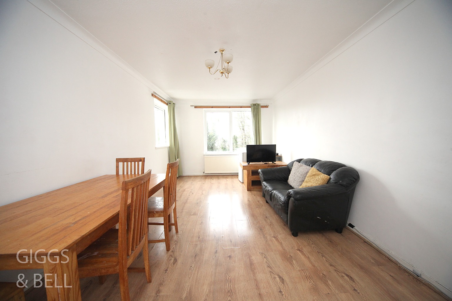 2 bed flat for sale in Richmond Hill, Luton 2