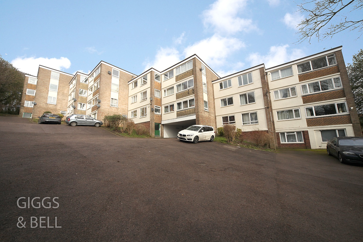 2 bed flat for sale in Richmond Hill, Luton 1