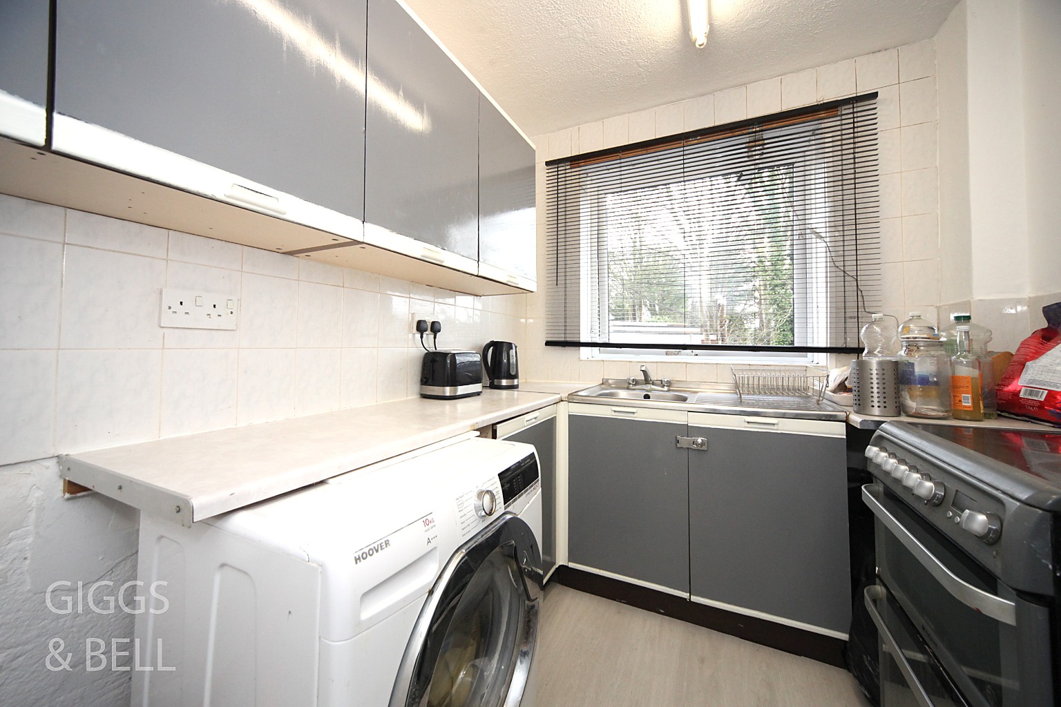 2 bed flat for sale in Richmond Hill, Luton  - Property Image 7