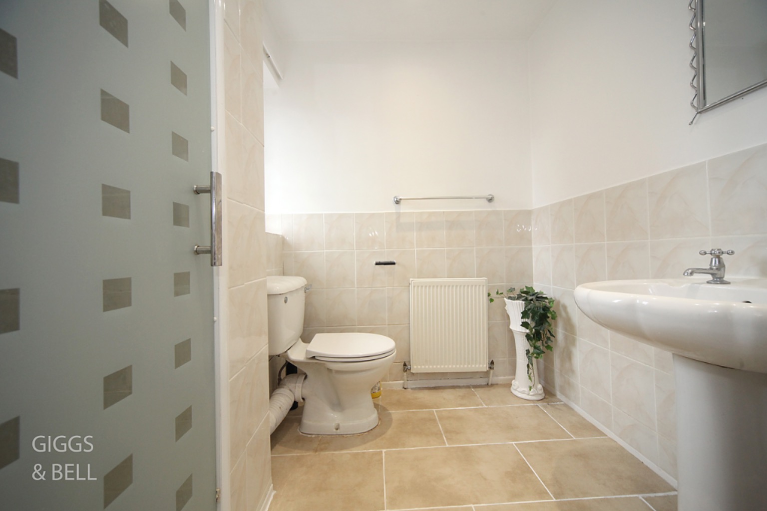 4 bed detached house for sale in Rochford Drive, Luton  - Property Image 15