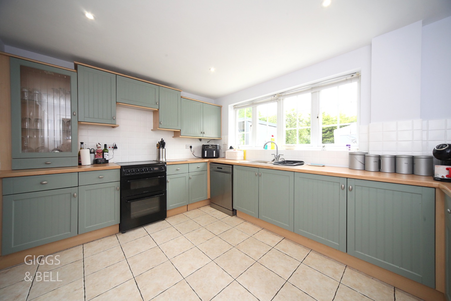 4 bed detached house for sale in Rochford Drive, Luton  - Property Image 5