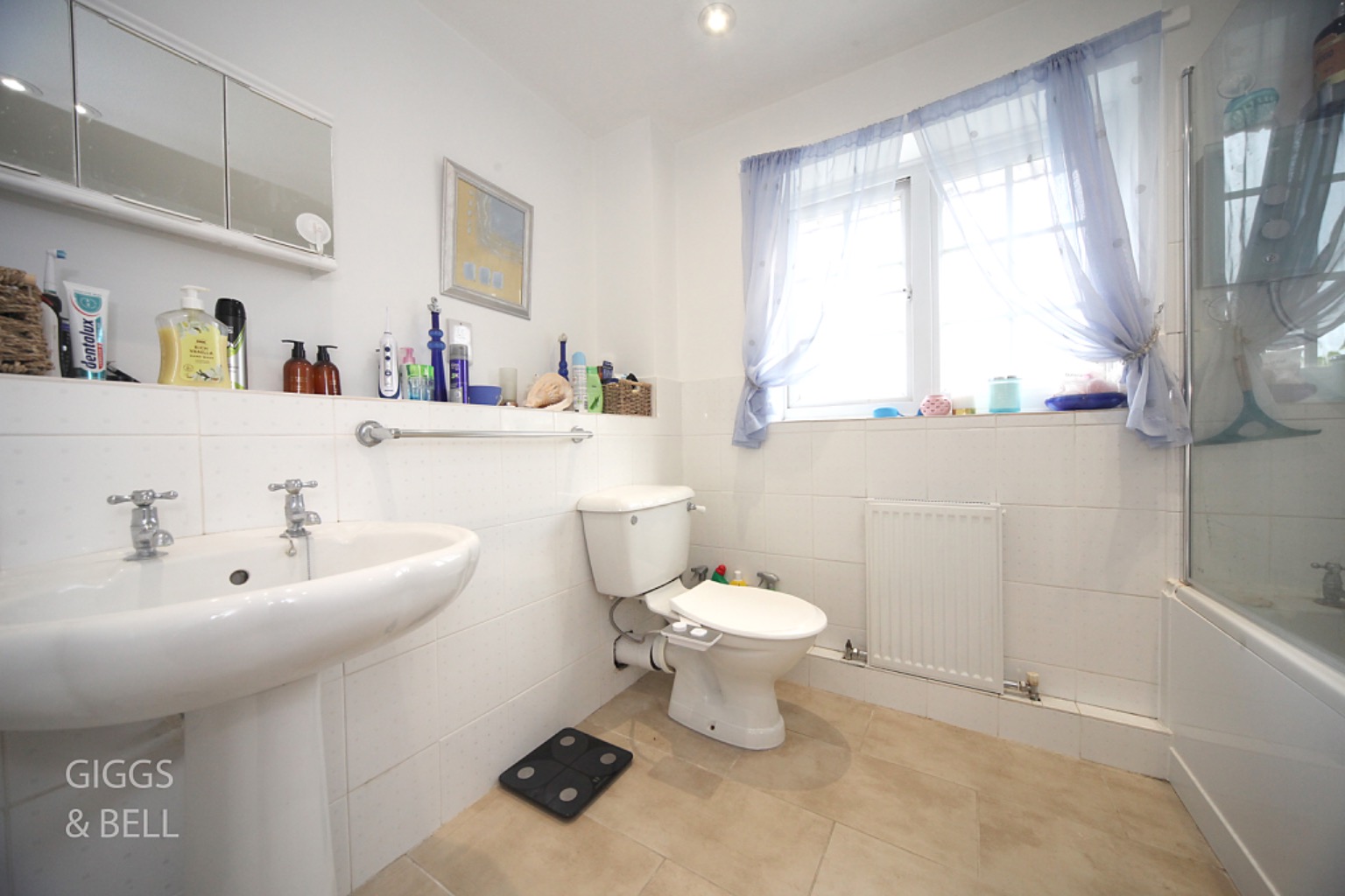 4 bed detached house for sale in Rochford Drive, Luton 18