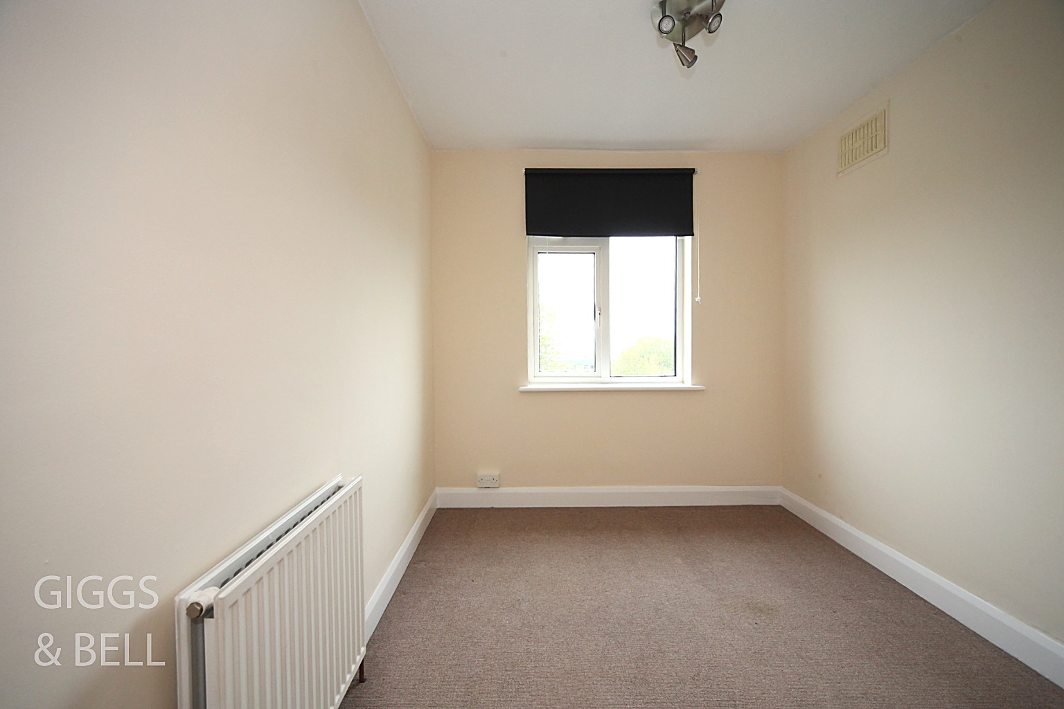 3 bed semi-detached house for sale in Rutland Crescent, Luton  - Property Image 14