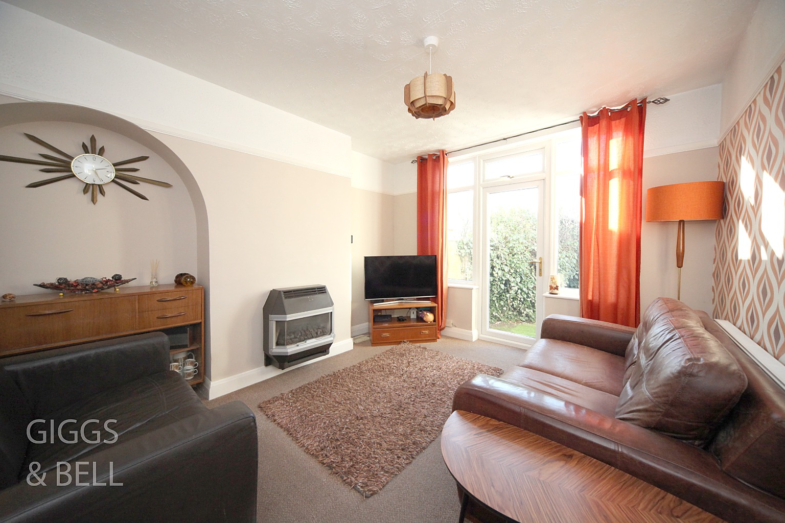 3 bed semi-detached house for sale in Felstead Way, Luton  - Property Image 6