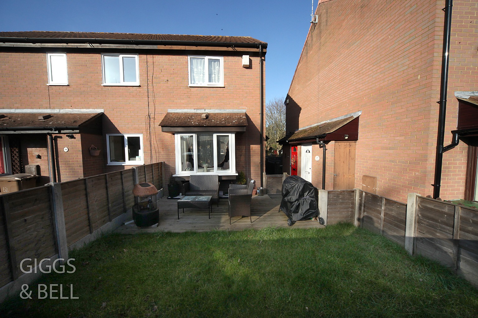 2 bed terraced house for sale in Copperfields, Luton 2