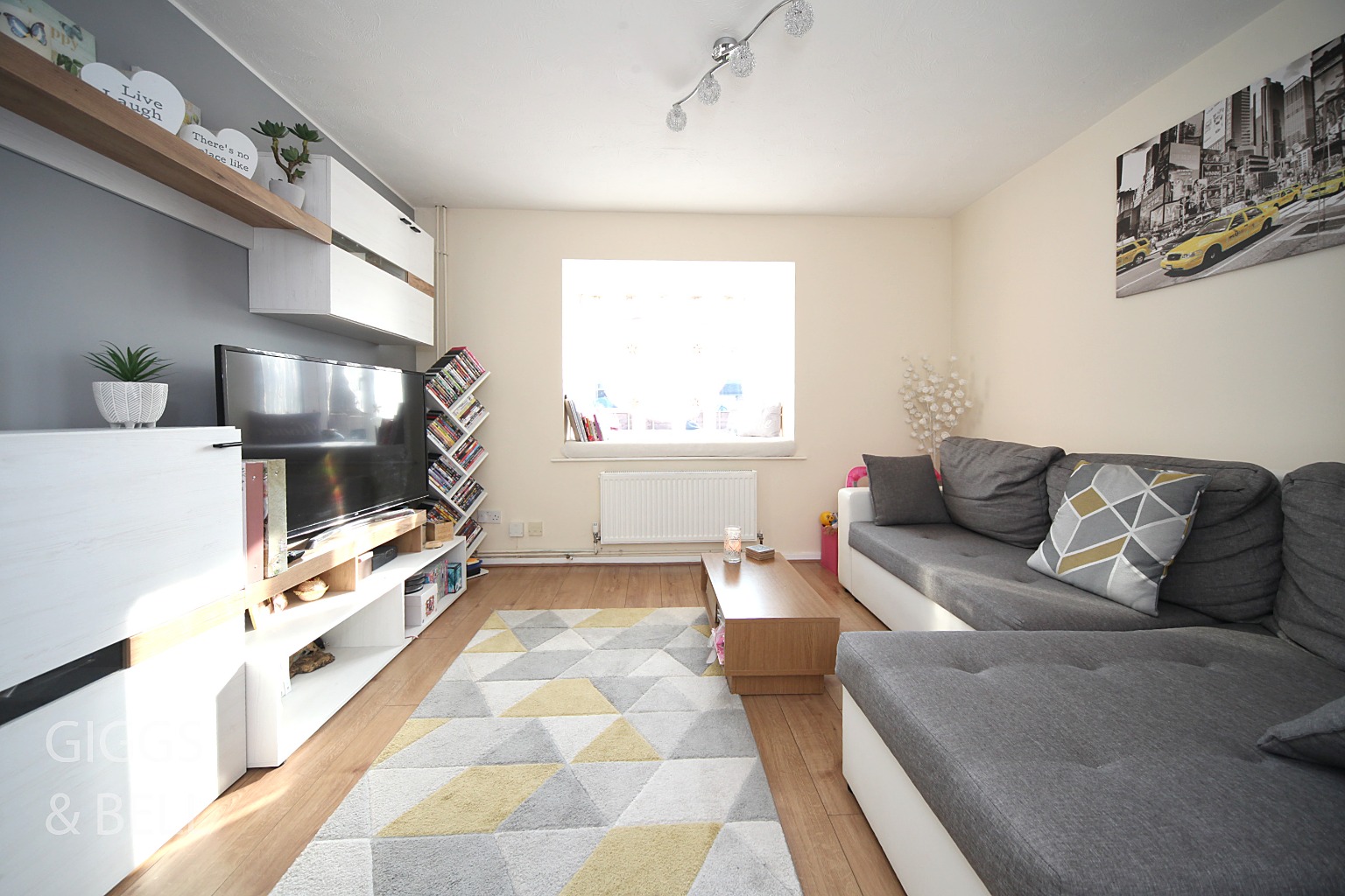 2 bed terraced house for sale in Copperfields, Luton 6
