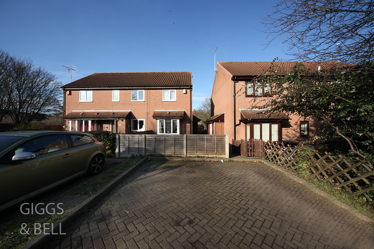 2 bed terraced house for sale in Copperfields, Luton 1