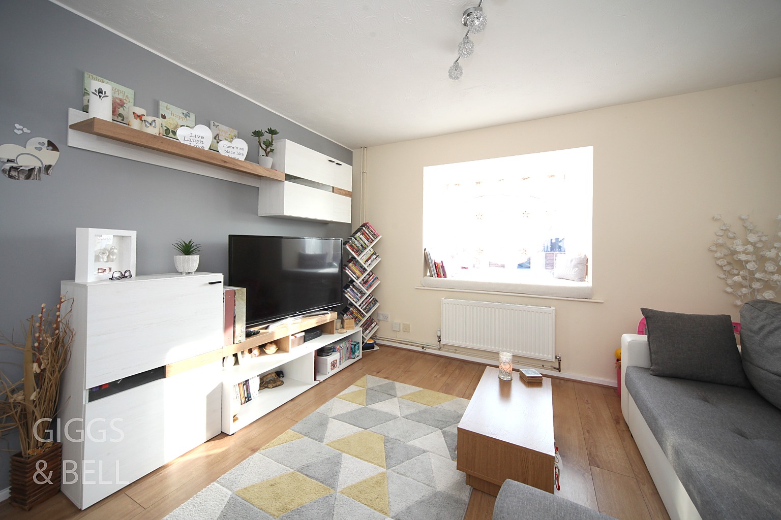 2 bed terraced house for sale in Copperfields, Luton 5