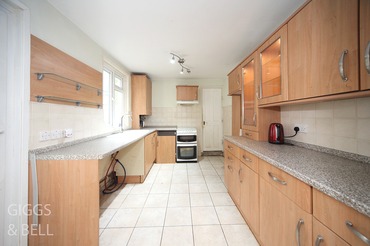 3 bed terraced house for sale in Cowper Street, Luton 4