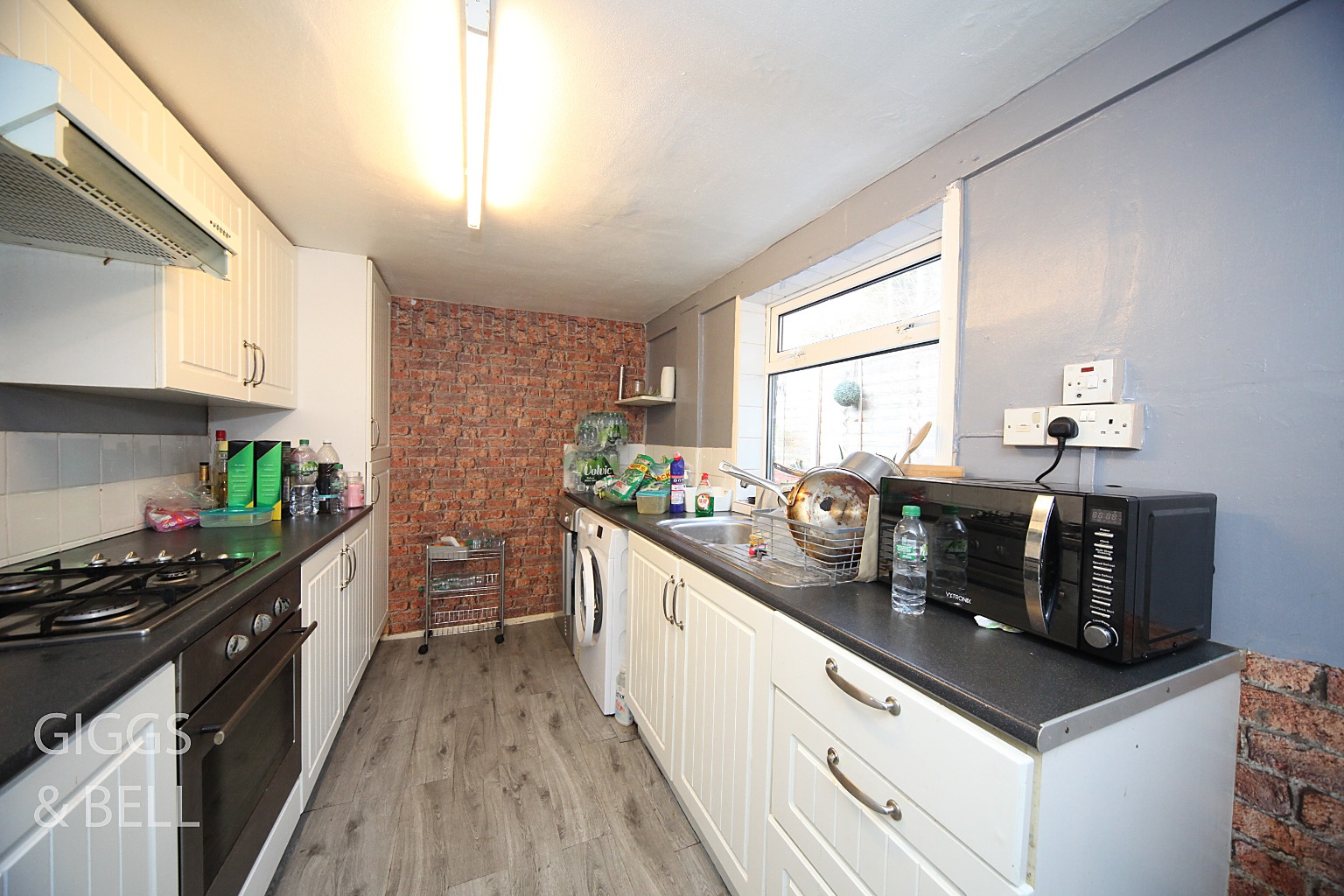 2 bed terraced house for sale in Salisbury Road, Luton 8
