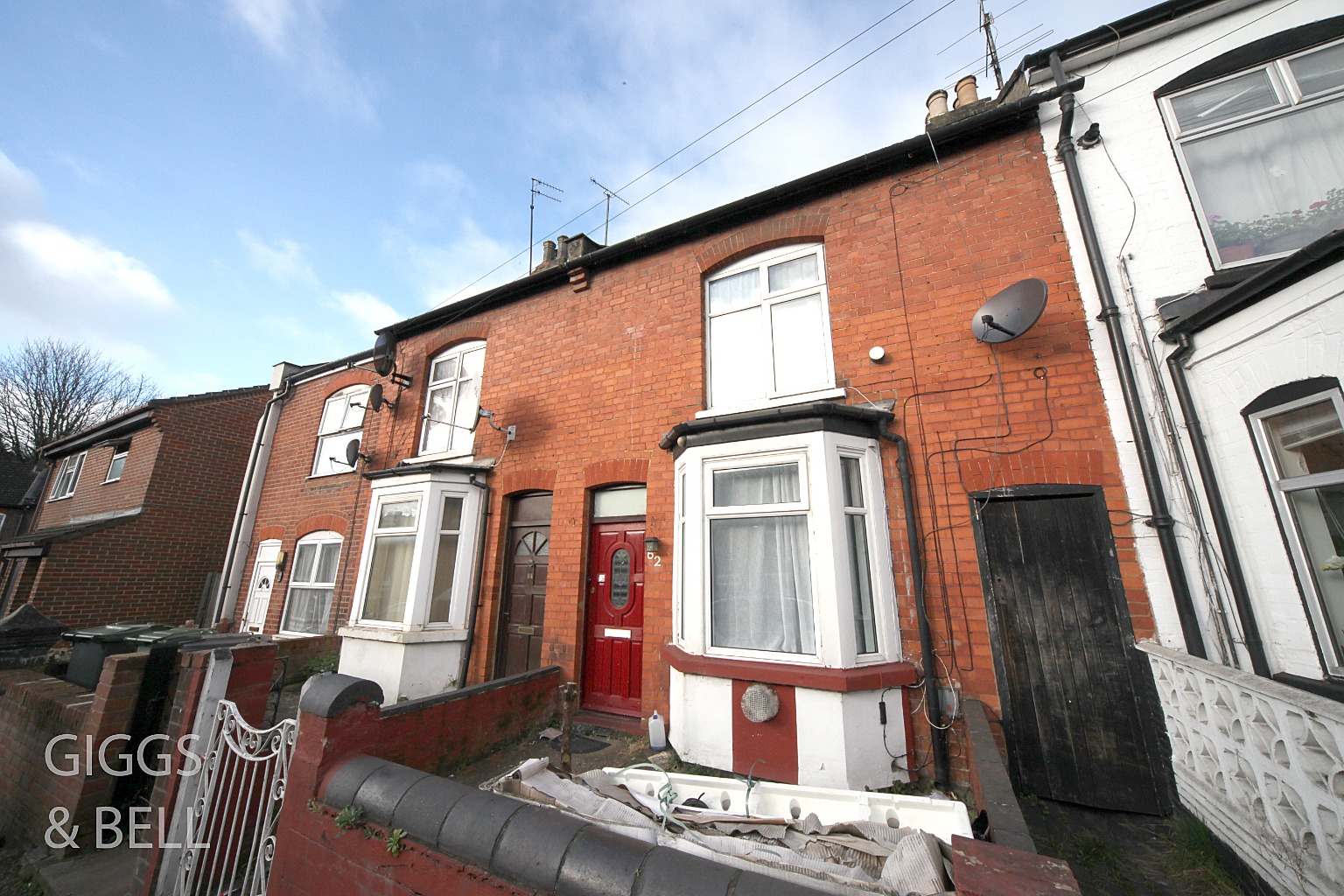 2 bed terraced house for sale in Salisbury Road, Luton - Property Image 1
