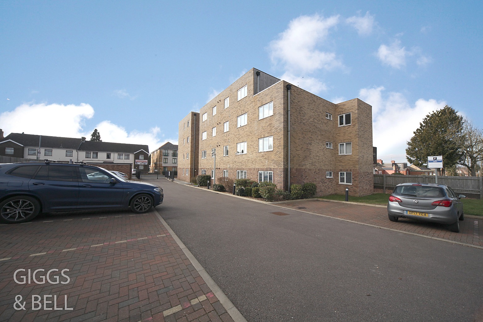 1 bed flat for sale in Marsh Road, Luton - Property Image 1