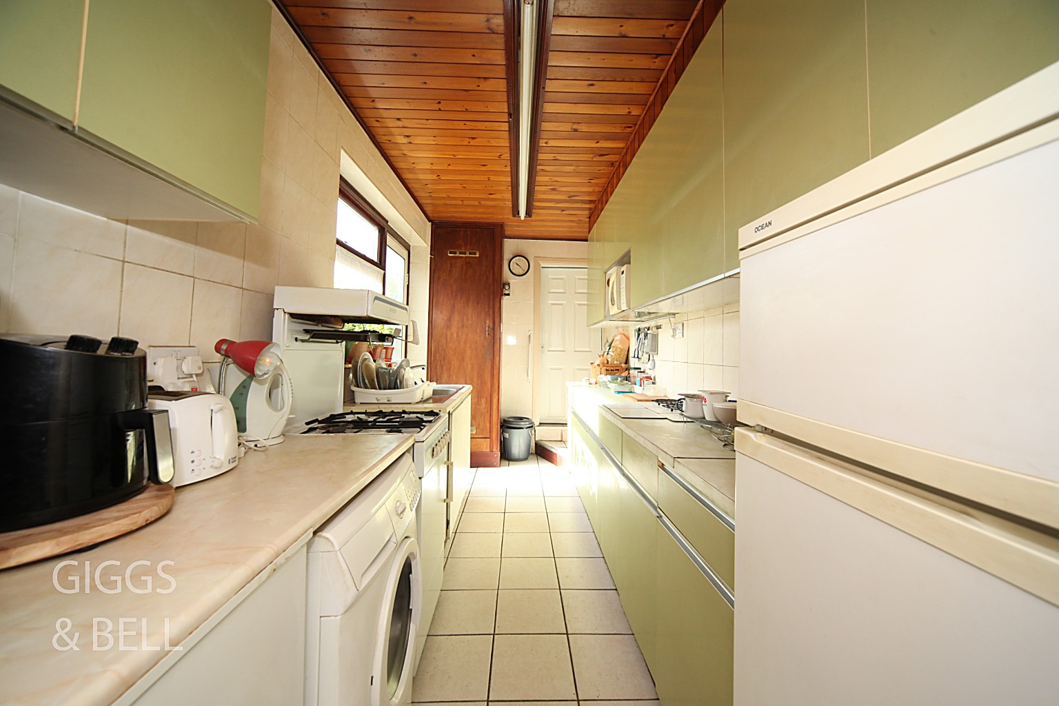3 bed terraced house for sale in Warwick Road West, Luton  - Property Image 5