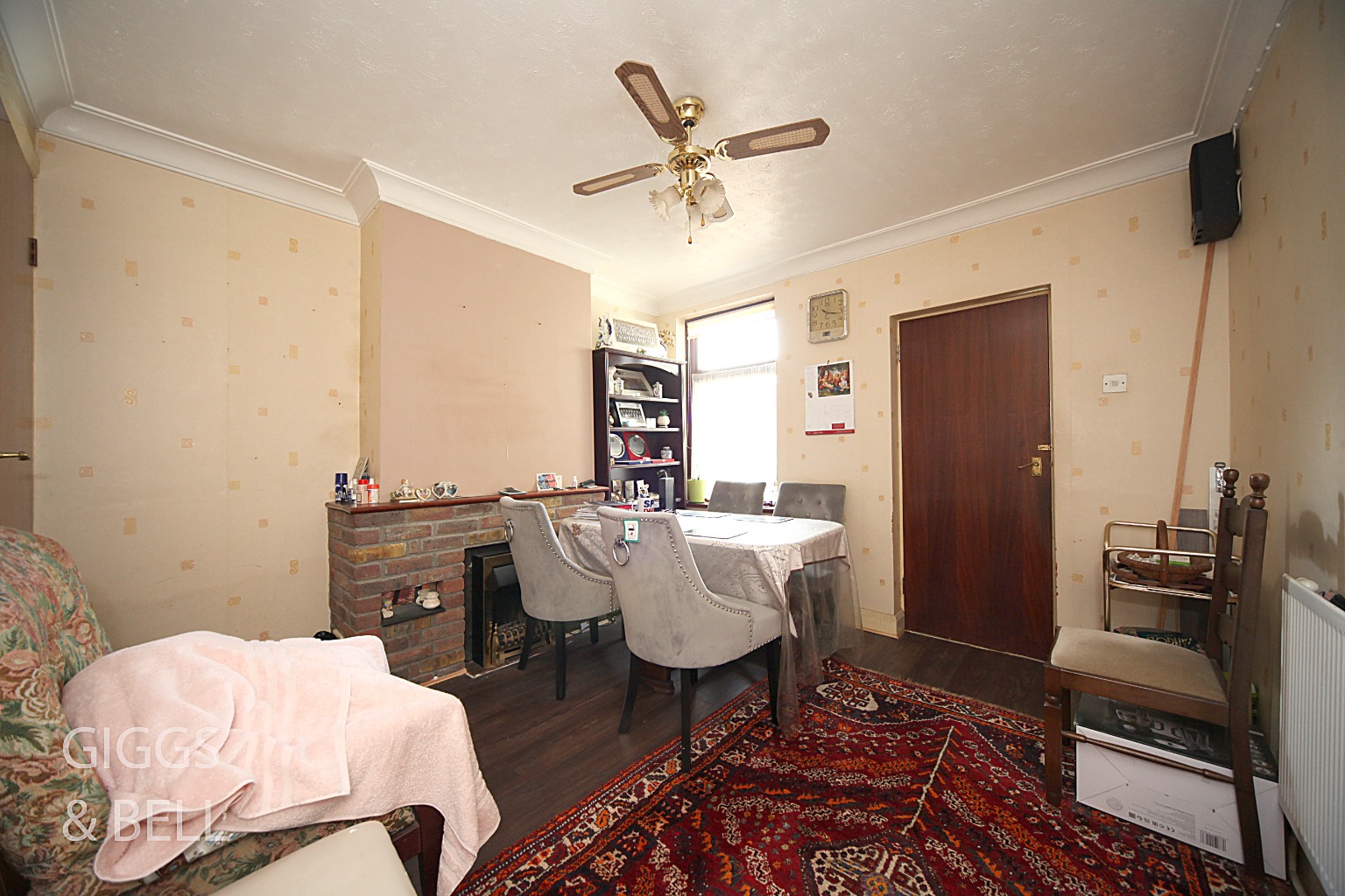 3 bed terraced house for sale in Warwick Road West, Luton  - Property Image 8