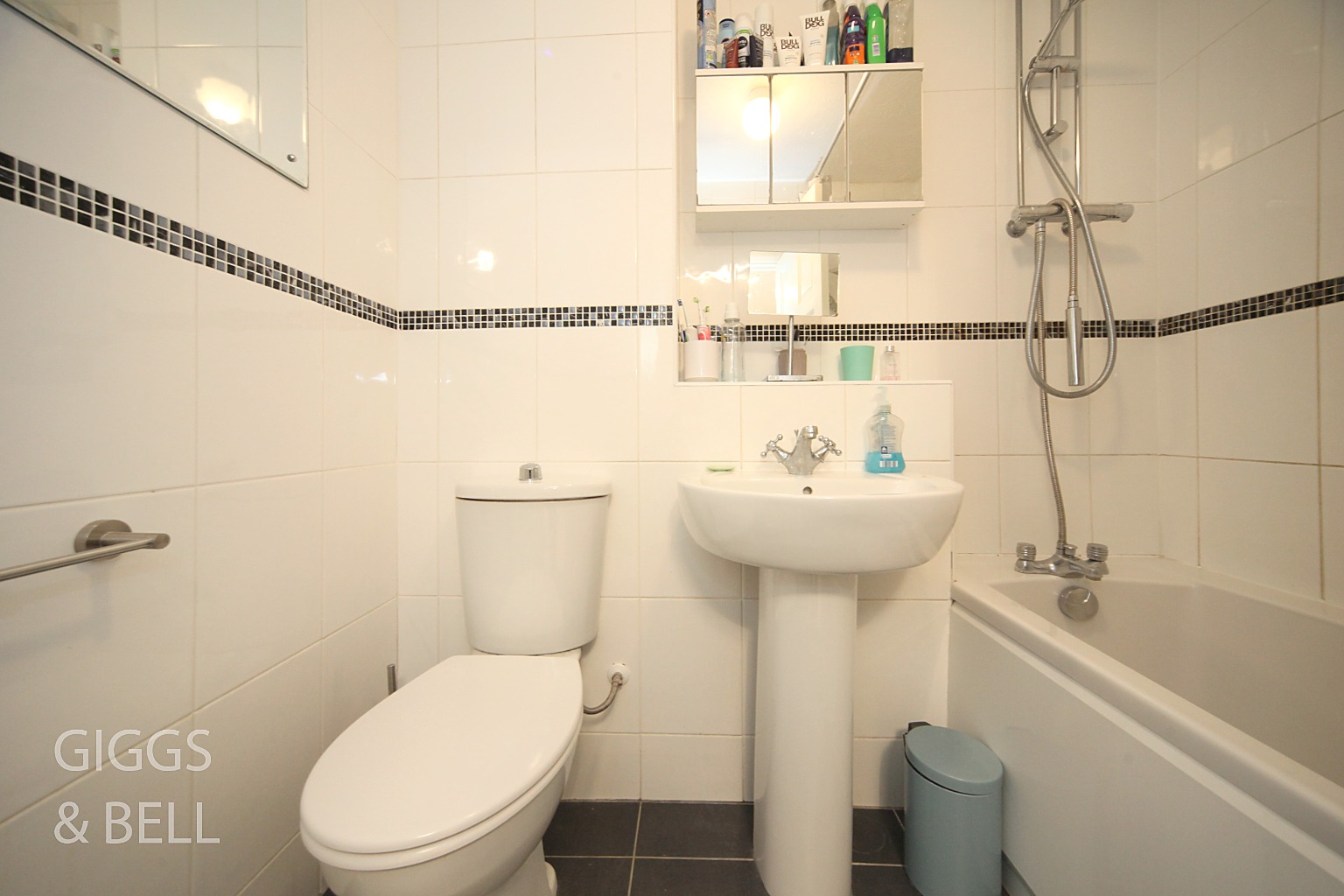 2 bed terraced house for sale in Oregon Way, Luton 9