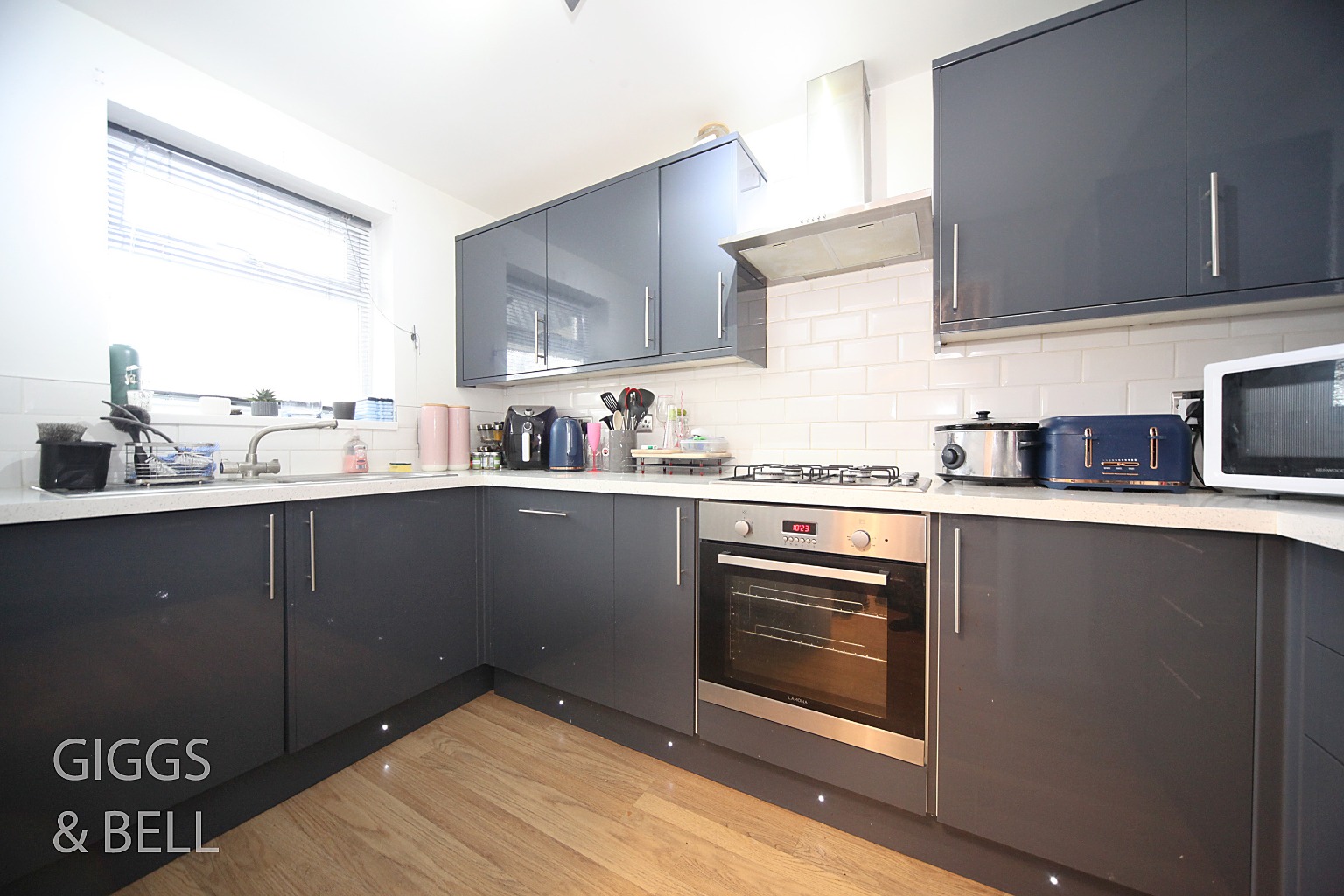 2 bed terraced house for sale in Oregon Way, Luton 5
