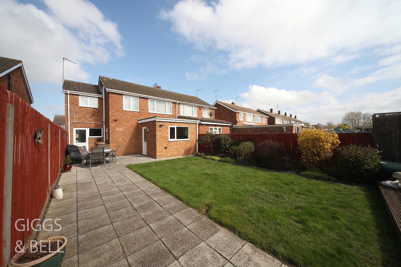 4 bed semi-detached house for sale in Kinross Crescent, Luton  - Property Image 20