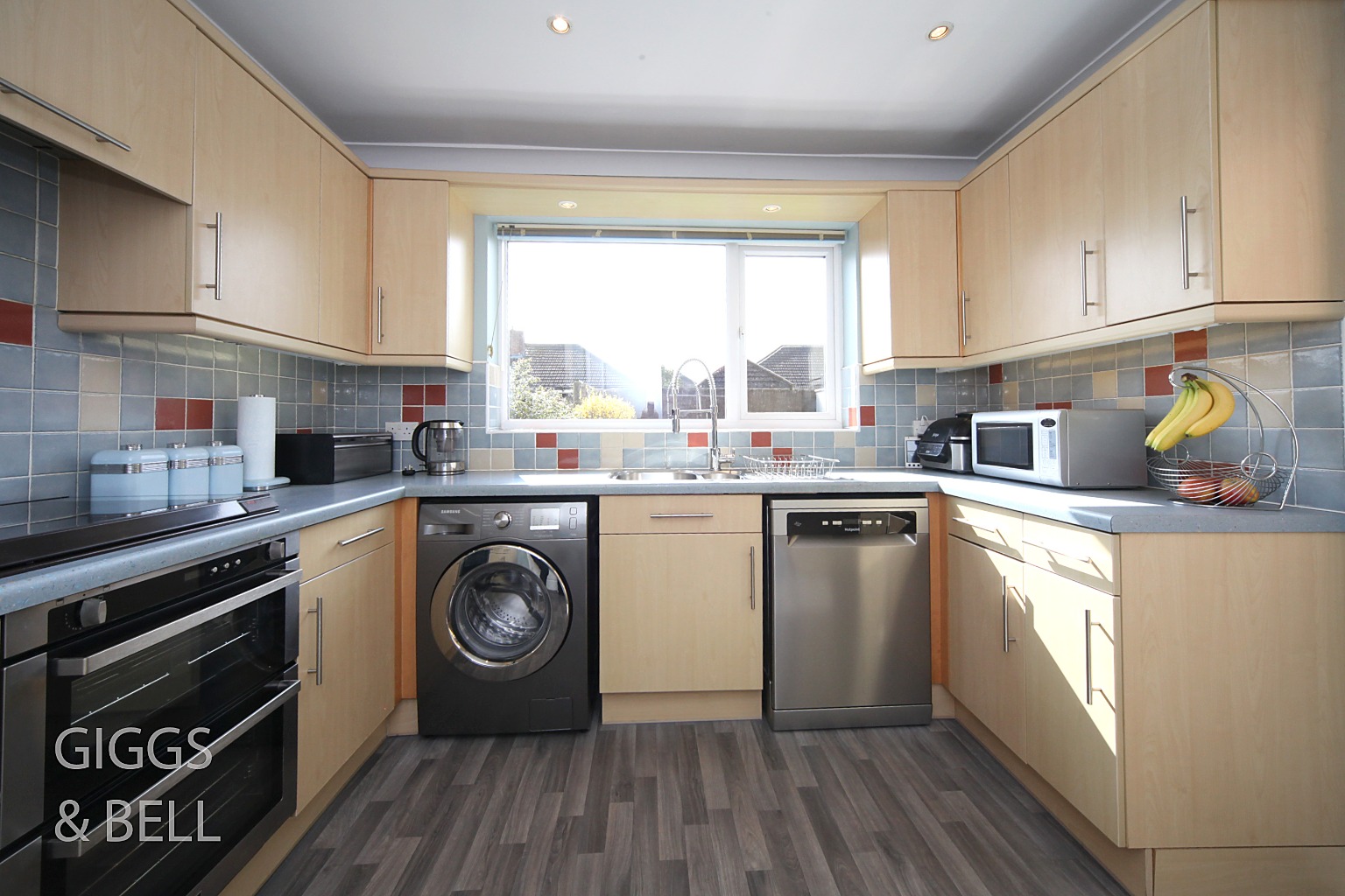 4 bed semi-detached house for sale in Kinross Crescent, Luton  - Property Image 7