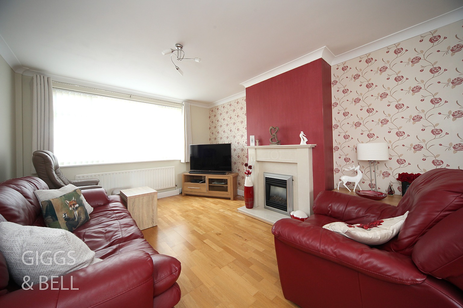 4 bed semi-detached house for sale in Kinross Crescent, Luton  - Property Image 4
